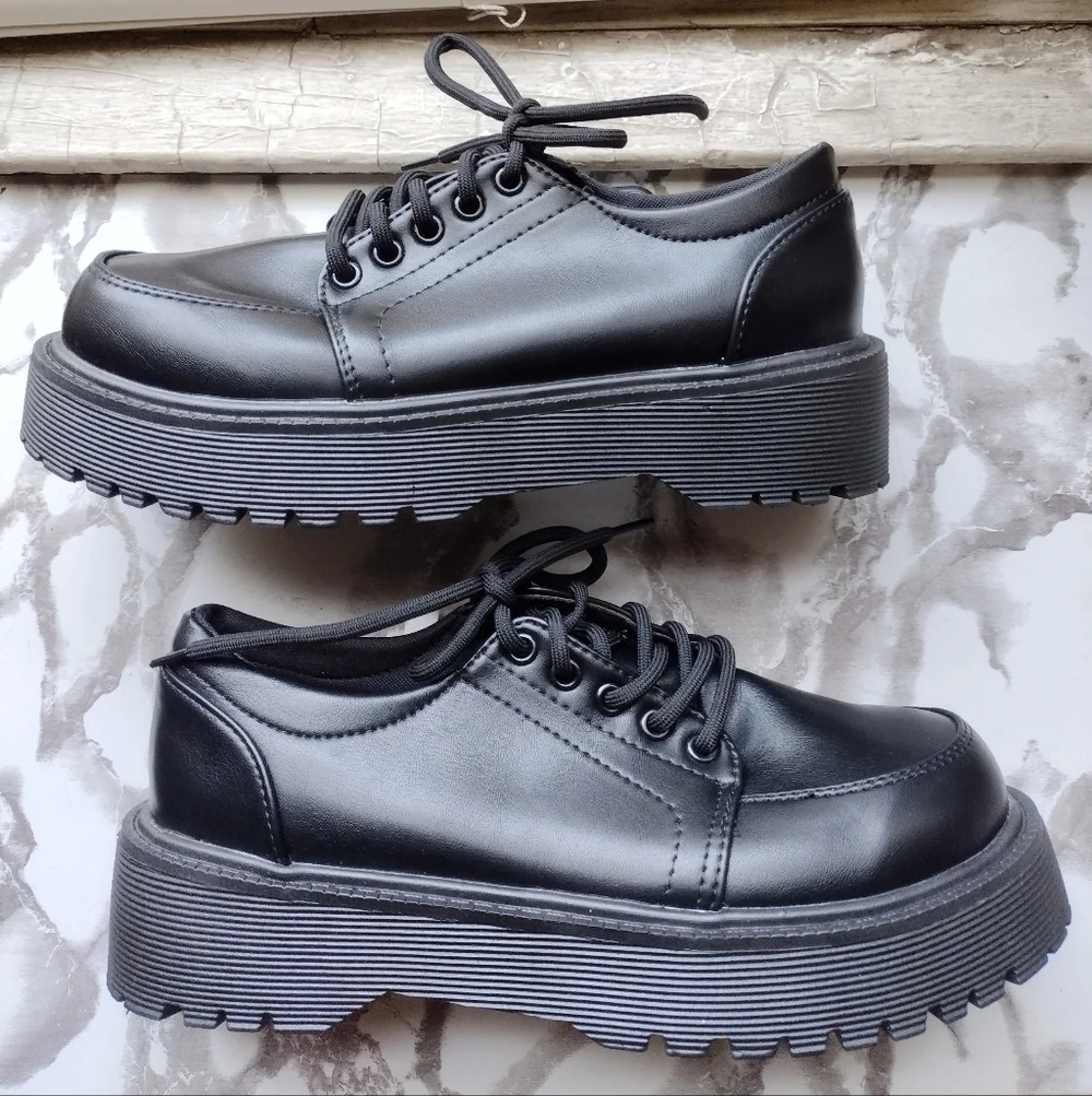 Black Platform Lace-Up Oxford Shoes